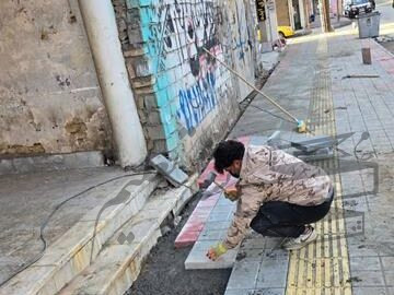 شهردار منطقه یک اهواز: عملیات همسان سازی پیاده رو بلوار زند توسط شهرداری این منطقه آغاز شد.