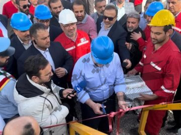 با حضور  وزیر نفت  دستگاه حفاری ۷۳ فتح رونمایی و در میدان نفتی اهواز در  چرخه عملیات قرار گرفت