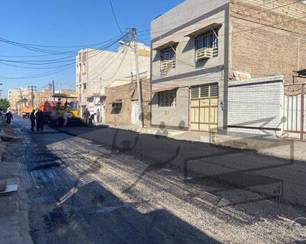 نهضت آسفالت در معابر سطح منطقه یک اهواز ادامه دارد