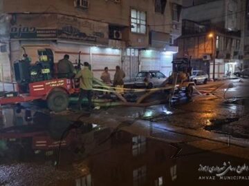 خدمت رسانی نیروهای خدماتی منطقه یک شهرداری اهواز حین و بعد از بارندگی