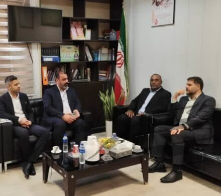 نشست مدیرکل نوسازی مدارس استان خوزستان با فرماندار شهرستان کارون و مدیر آموزش و پرورش این شهرستان