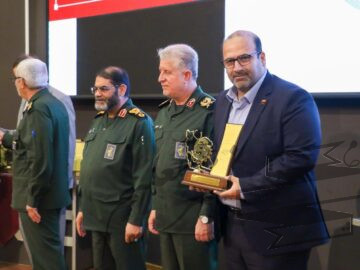مدیرعامل شرکت فولاد خوزستان موفق به دریافت تندیس نشان ملی اقتصاد مقاومتی شد.