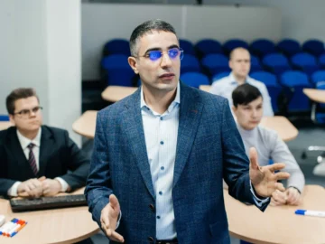 نخبه ایذه ای بار دیگر افتخار ایران شد /پرفسور شادفر داودی جز دود درصد دانشمند برتر جهان شد