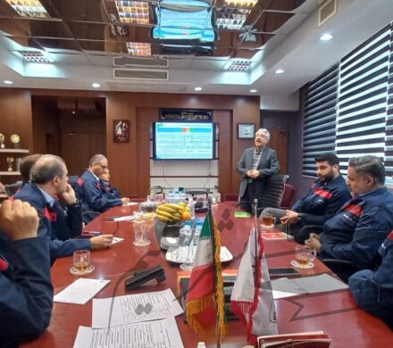 جلسه بازنگری جهت گیری استراتژیک شرکت فولاد اکسین خوزستان برگزار شد