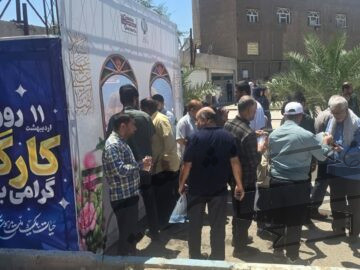 همزمان با روز جهانی کار و کارگر: موکب پذیرایی شرکت فولاد اکسین و اداره‌ کل تعاون، کار و رفاه اجتماعی استان خوزستان برپا شد
