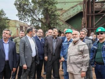 سید محمد اتابک، وزیر صنعت، معدن و تجارت پس از بازدید از بخش‌های تولیدی آسیب دیده شرکت فولاد خوزستان