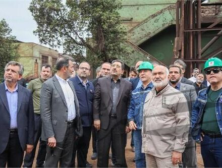 سید محمد اتابک، وزیر صنعت، معدن و تجارت پس از بازدید از بخش‌های تولیدی آسیب دیده شرکت فولاد خوزستان